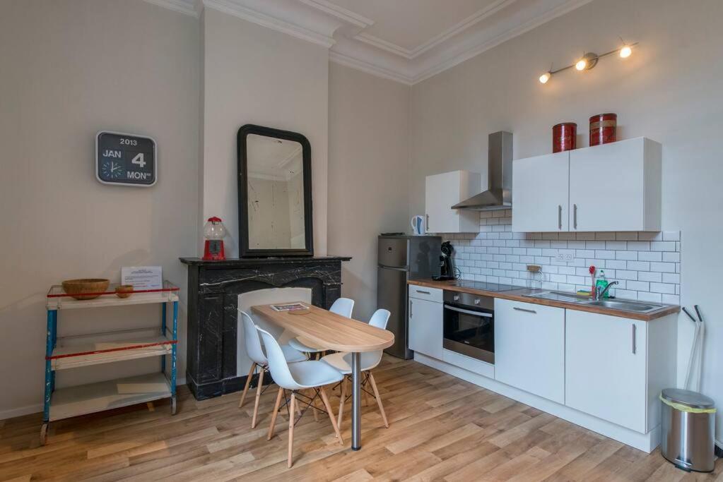 Joli Appartement 2 Chambres A Liege Bagian luar foto