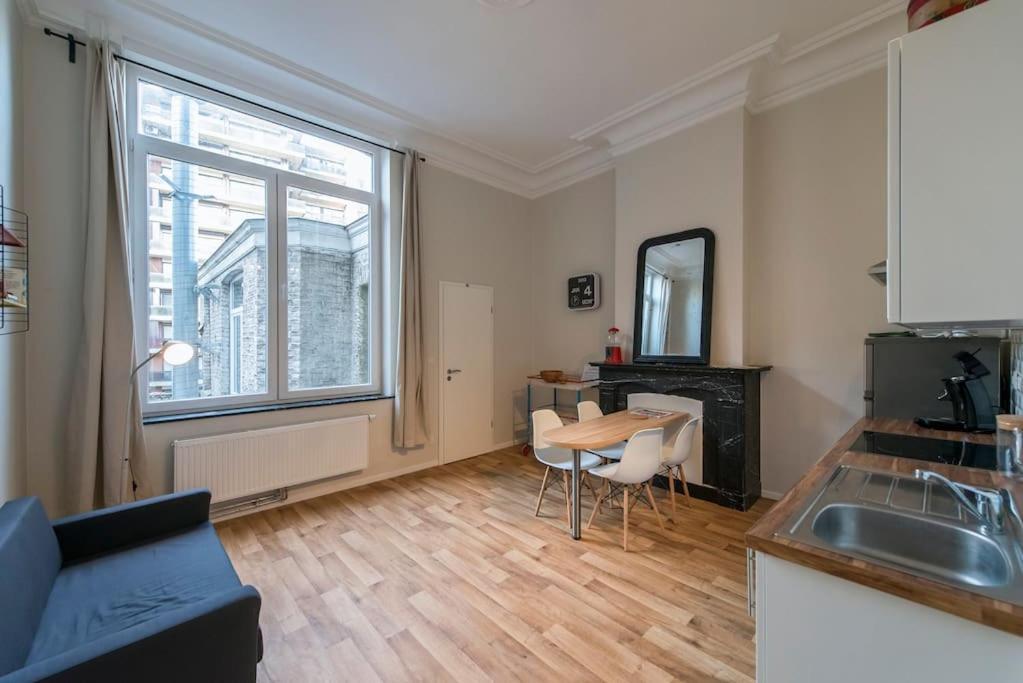 Joli Appartement 2 Chambres A Liege Bagian luar foto